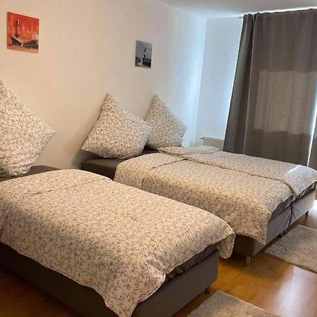 Beste Lage In Rostock: 2-Zimmerwohnung Mit Balkon Im 1.Og Luaran gambar