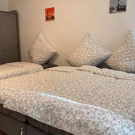 Beste Lage In Rostock: 2-Zimmerwohnung Mit Balkon Im 1.Og Luaran gambar