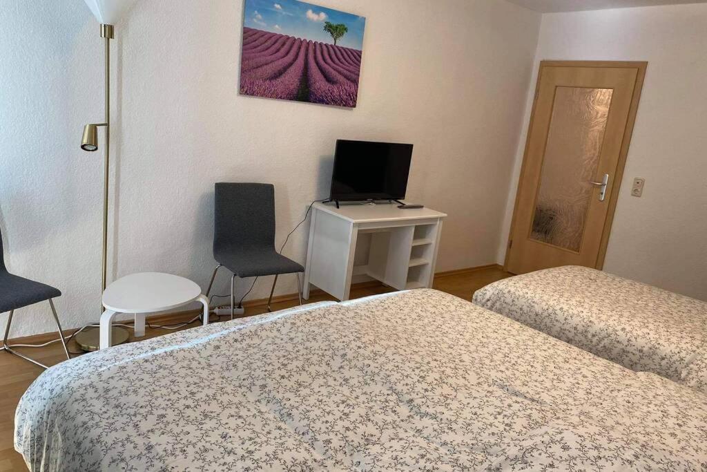 Beste Lage In Rostock: 2-Zimmerwohnung Mit Balkon Im 1.Og Luaran gambar