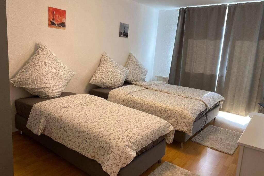 Beste Lage In Rostock: 2-Zimmerwohnung Mit Balkon Im 1.Og Luaran gambar