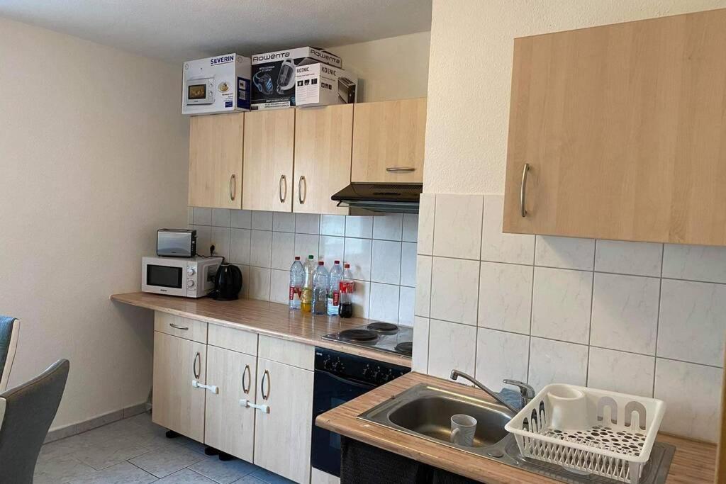Beste Lage In Rostock: 2-Zimmerwohnung Mit Balkon Im 1.Og Luaran gambar