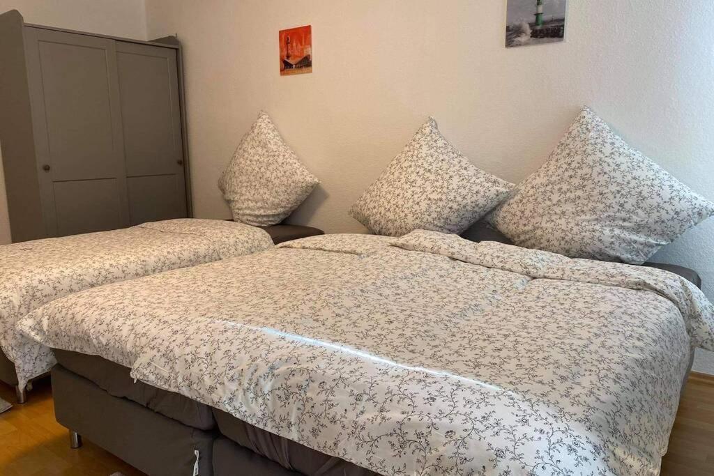 Beste Lage In Rostock: 2-Zimmerwohnung Mit Balkon Im 1.Og Luaran gambar